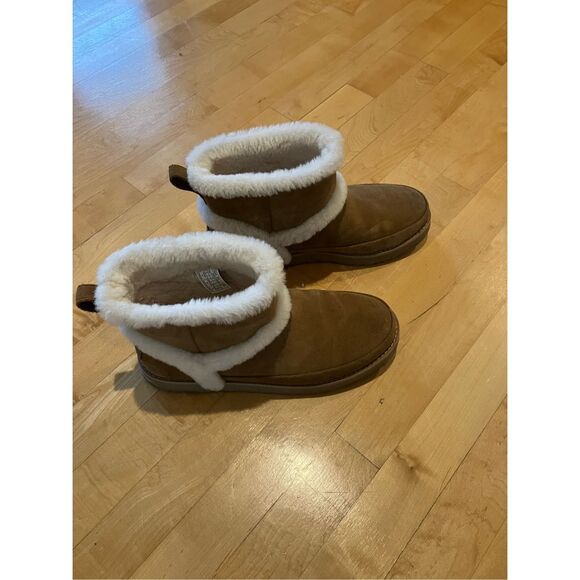 UGG Shoes - UGG Chestnut Short Boots, size 9